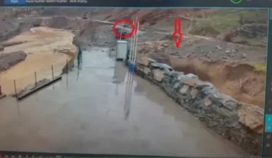 Şırnak'ta selden kaçış kamerada