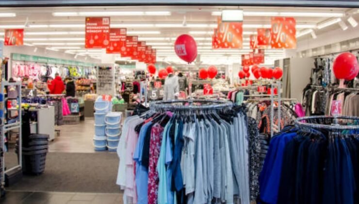 Sürekli indirim yapan giyim devi 225 mağazasını kapatıyor