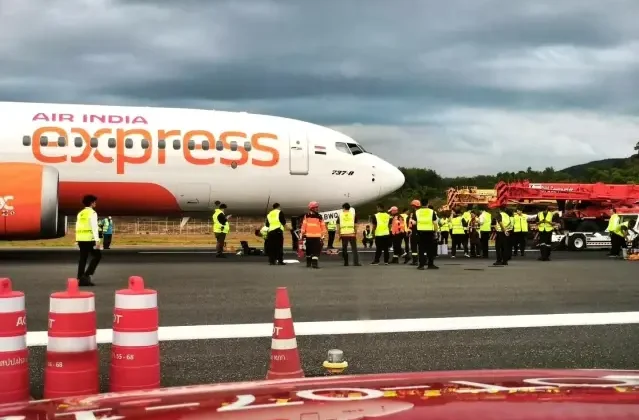 Tayland'da yolcu uçağı sert iniş yaptı: Uçağın iniş takımı koptu