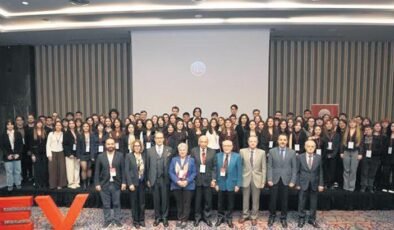 TEV’den üstün başarılı gençlere burs