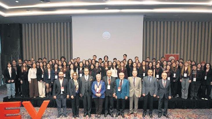 TEV’den üstün başarılı gençlere burs