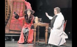 Tiyatroya davetlisiniz