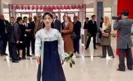 Üniversitede insansı robot! Öğretmenlerle işbirliği içinde çalışıyor