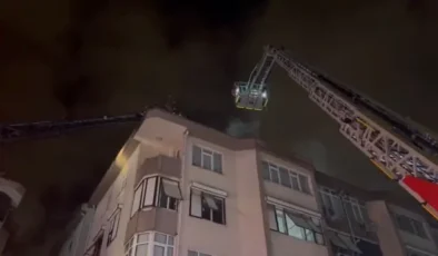 Üsküdar'da çatı yangını: Ekipler hızla müdahale etti
