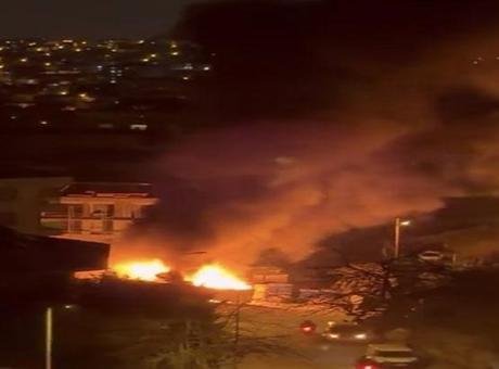 Üsküdar’da feci yangın! İşçi konteyneri alev alev yandı