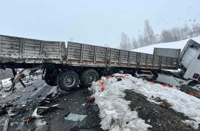 Bitlis–Van yolunda katliam gibi kaza: Ölü ve yaralılar var