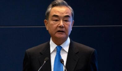 Çin Dışişleri Bakanı Vang: Orta Doğu’daki çatışmaların yayılmasına izin verilmemeli