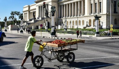 Küba'dan ABD'nin petrol ablukasına karşı 'tavizsiz direniş' resti