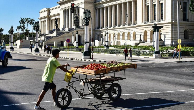 Küba'dan ABD'nin petrol ablukasına karşı 'tavizsiz direniş' resti