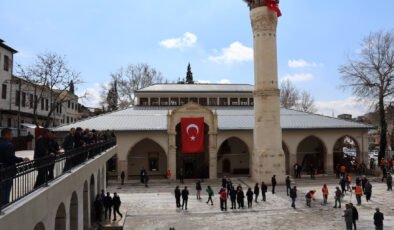 Depremde ağır hasar görmüştü: Kahramanmaraş Ulu Cami, Kadir Gecesi’nde yeniden ibadete açıldı