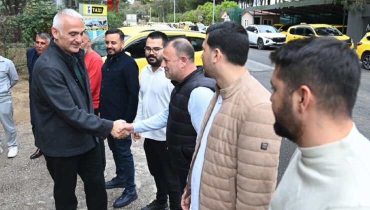 Taksicilerle bayramlaşan Bakan Ersoy yeni hat taleplerini dinledi