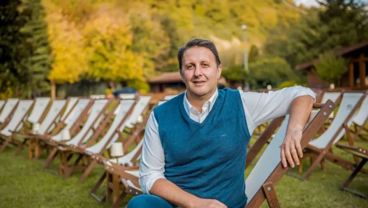 Yıllarca vesikalığını sakladığı kadın… İlker Ayrık’ın 15 yıl sonra kavuştuğu eşiyle hikayesi “Yok böyle bir aşk” dedirtti