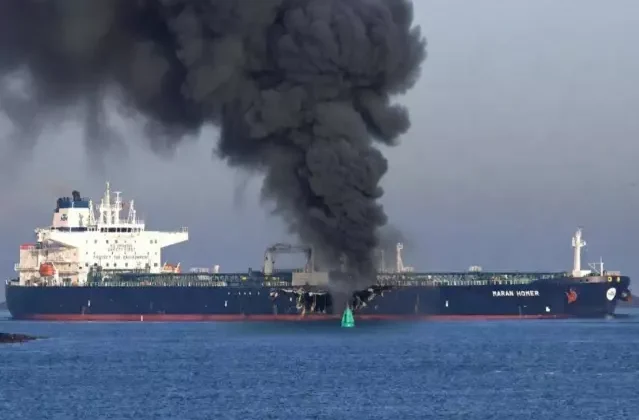 Bu kez adres Hürmüz değil! Yunan bandıralı tankeri vurdular