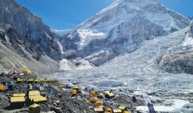 Everest’te büyük dolandırıcılık: Önce fare pisliğiyle hasta ettiler sonra kurtardılar