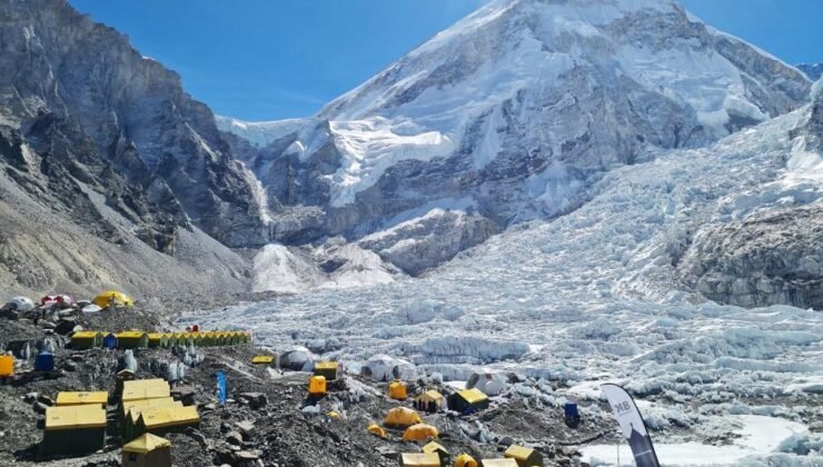 Everest’te büyük dolandırıcılık: Önce fare pisliğiyle hasta ettiler sonra kurtardılar