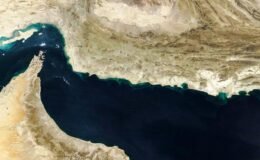 Hürmüz kapatıldı, iki gemiye ateş açıldı. Trump: İran bize şantaj yapamaz