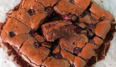 Çikolata ve vişnenin buluşması: Vişneli brownie tarifi