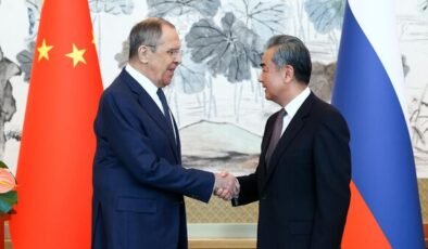 Rusya ve Çin dışişleri bakanları Orta Doğu’daki durumu görüştü