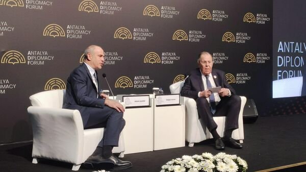 Lavrov: ABD'nin İran'daki operasyonunun amaçlarından biri petrolün kontrolünü ele geçirmekti