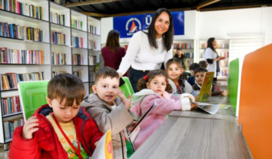 Muratpaşa’da minikler için kütüphane gezisi düzenlendi