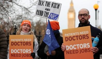 İngiltere’de doktorlar iş bıraktı