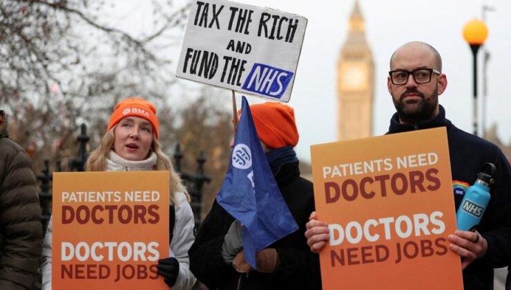 İngiltere’de doktorlar iş bıraktı