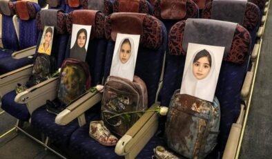 İran heyeti ölen çocukları andı. "Bu uçuştaki yol arkadaşlarım"