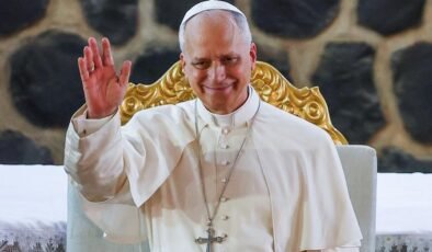 Papa’dan sert çıkış. “Dünya tiranların elinde harap oluyor”