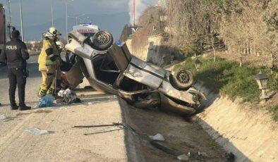 Kütahya'da faciadan dönüldü: Takla atan otomobildeki 5 kişi yaralandı
