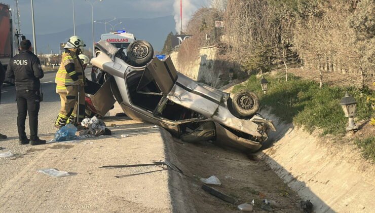 Kütahya'da faciadan dönüldü: Takla atan otomobildeki 5 kişi yaralandı
