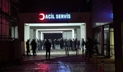 Arızalı minibüse çarpan araçta 7 aylık bebek dahil 6 yaralı
