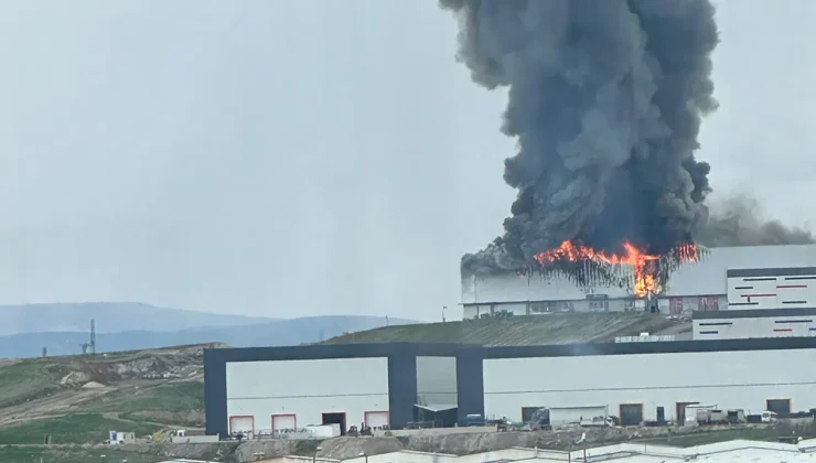 Dumanlar yükseldi: Ankara'da mobilya deposunda yangın