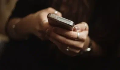 Yunanistan da 15 yaş altı çocuklar için sosyal medya kullanımını yasaklayacak