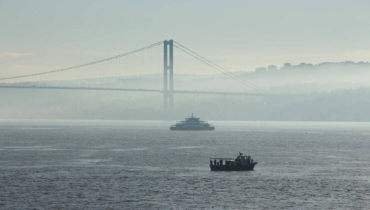 İstanbul Boğazı'nda sis etkili oldu!