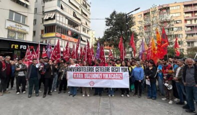 Öğrencilerden palalı saldırıya tepki: Üniversiteleri çetelere bırakmayacağız