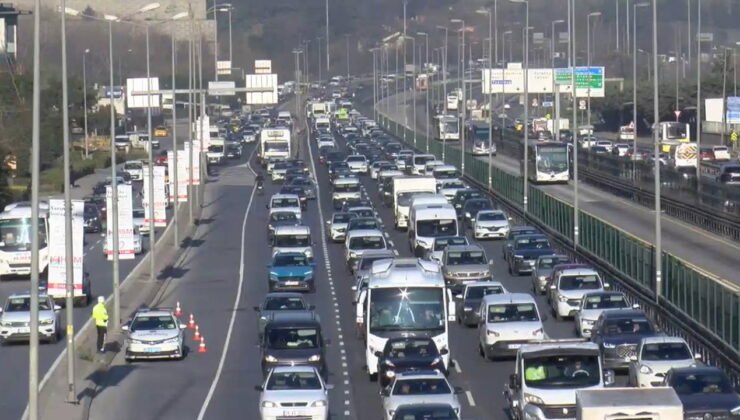 İstanbul'da haftanın ilk iş gününde trafik yoğunluğu