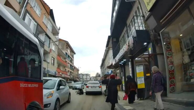 O anlar kameralara yansıdı: Yayaya çarptıktan sonra şoför değiştirip uzaklaştılar