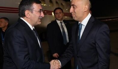 Cumhurbaşkanı Yardımcısı Yılmaz Bakü'ye geldi