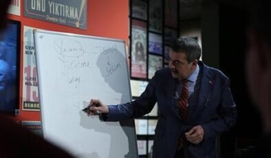 Milli Eğitim Bakanı Tekin lise öğrencilerine ders verdi