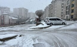 Nisan ayının ortasında yoğun kar yağışı: Yüksekova beyaza büründü