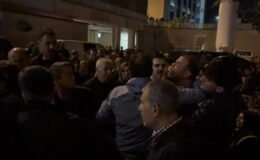 Ölenlerin yakınlarından Kahramanmaraş Valisi Ünlüer'e tepki: Korumalarından gazetecilere müdahale!