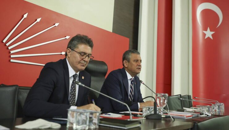 Özgür Özel, Olağanüstü İl Başkanları Toplantısına başkanlık etti: Yol haritası belirlenecek