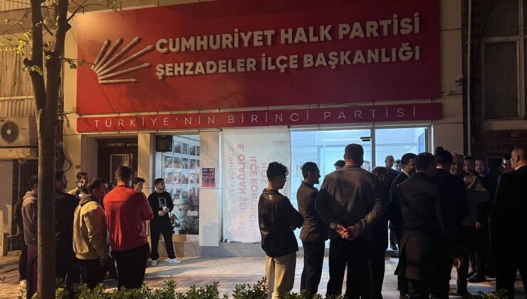 CHP Şehzadeler İlçe Başkanlığı'na taşlı saldırı!