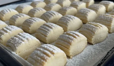 Çay saatlerinin klasiği: Ağızda dağılan un kurabiyesi tarifi