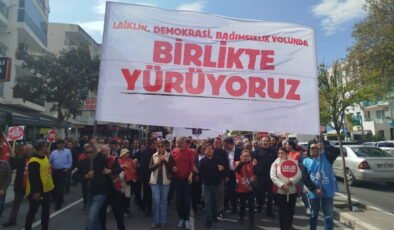 Narlıdere'de laiklik için yürüdüler