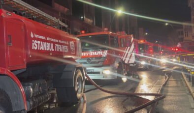 Küçükçekmece'de 5 katlı otelin teras katında yangın!