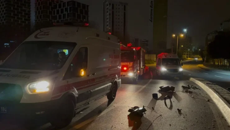 İstanbul Kartal'da iki otomobil çarpıştı: Yaralılar var!