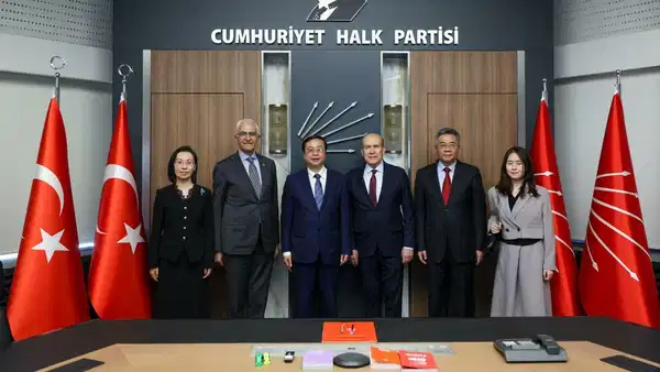Çin Komünist Partisi heyetinden CHP'ye ziyaret: Özgür Özel, Çin'e davet edildi