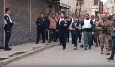 Polisleri görünce 5 kişiyi rehin alan cezaevi firarisi, ikna edilip gözaltına alındı