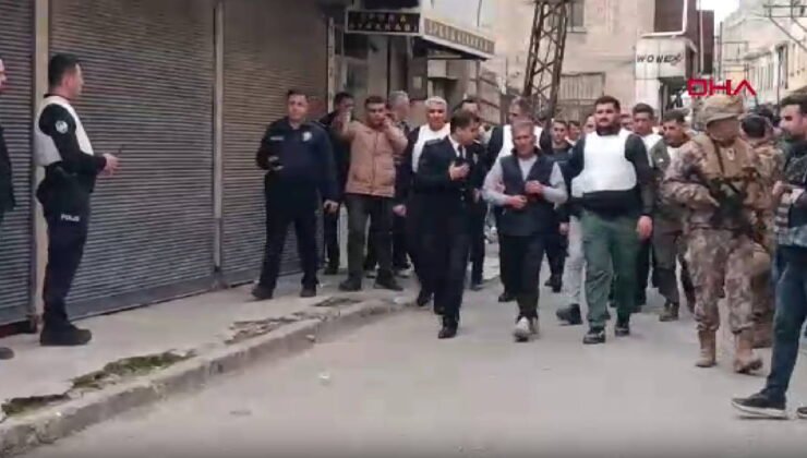 Polisleri görünce 5 kişiyi rehin alan cezaevi firarisi, ikna edilip gözaltına alındı